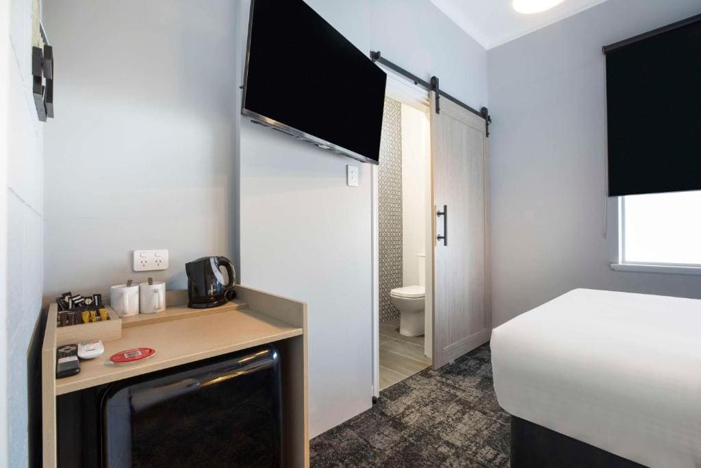 Compact Double room - Image 3