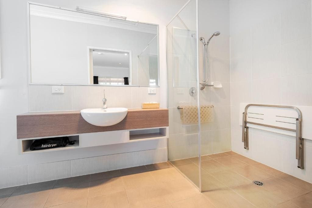 Queen or Twin Room - Disability Access room - Image 1