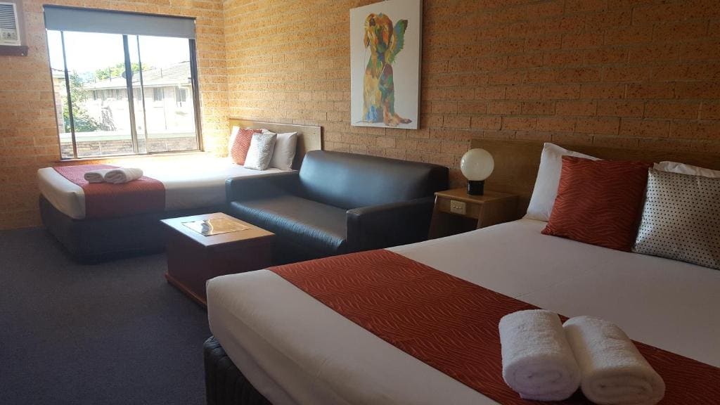 Deluxe Quadruple Room room - Image 1