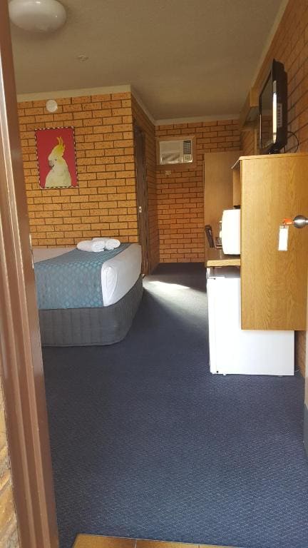 Deluxe Queen Room - Disability Access room - Image 3