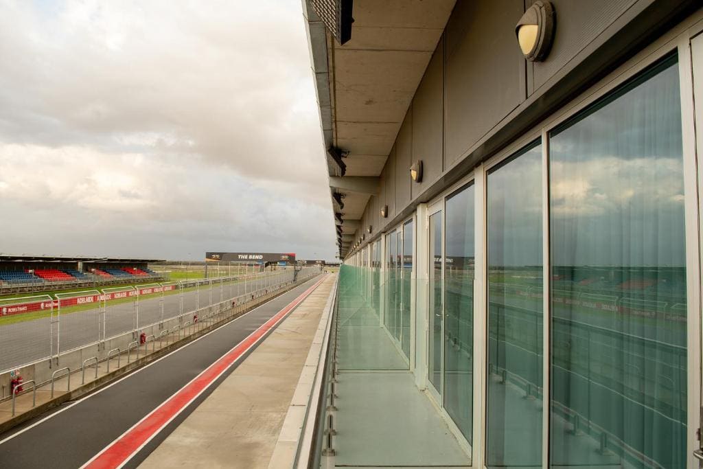 Suite with Track View room - Image 2