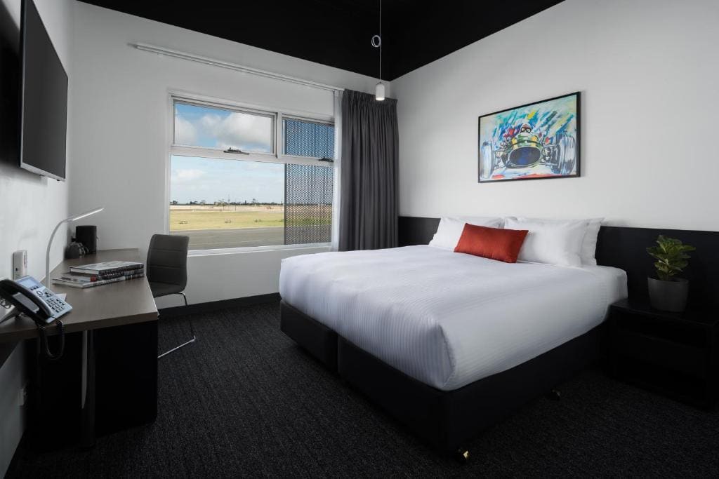 King Room with Paddock View room - Image 1