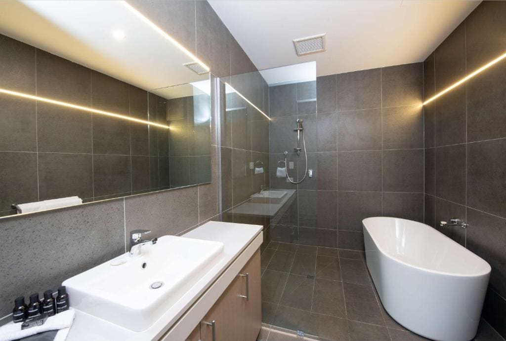 Executive Suite room - Image 3