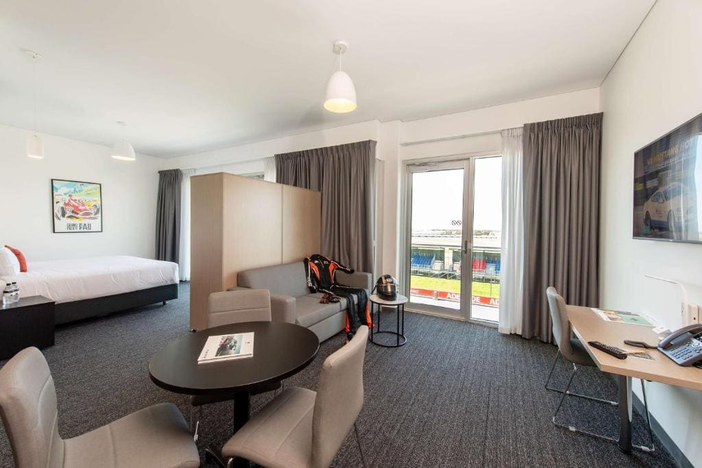 Suite with Track View room - Image 1