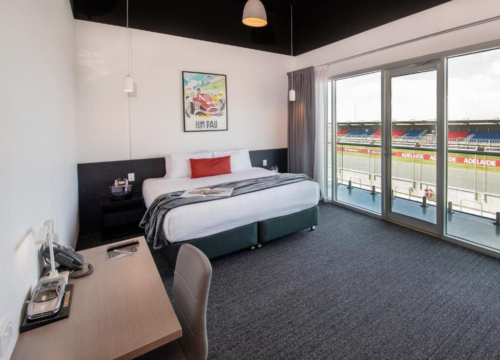 Deluxe Double Room with Balcony room - Image 2