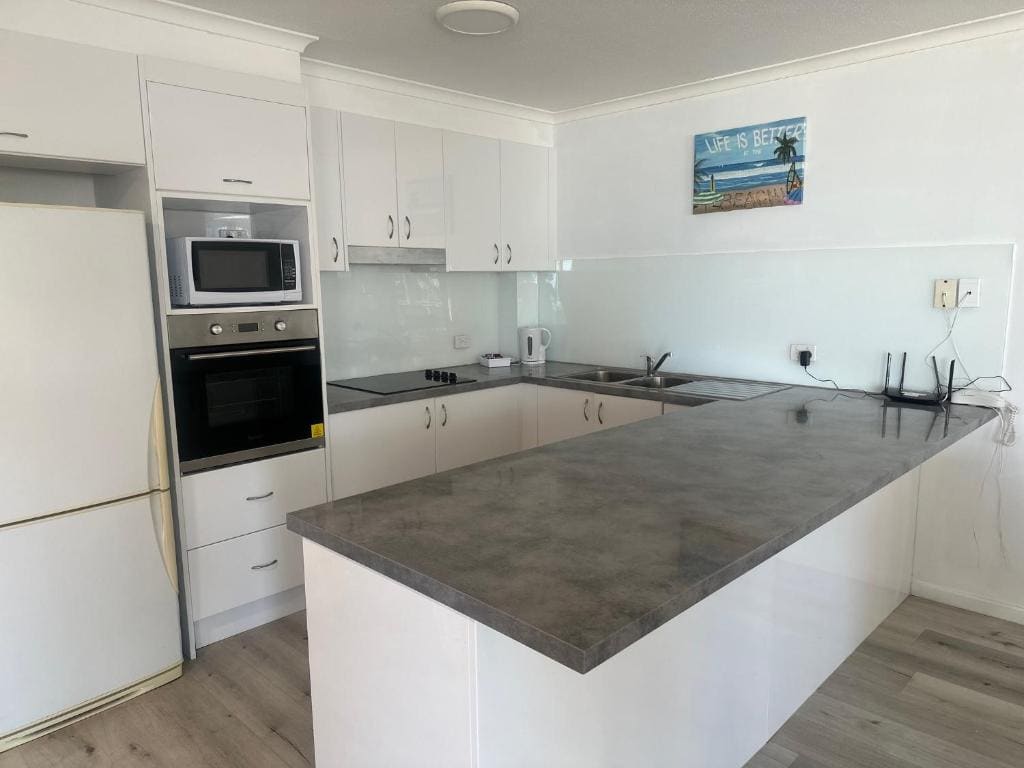 Three-Bedroom Apartment with Ocean View room - Image 2