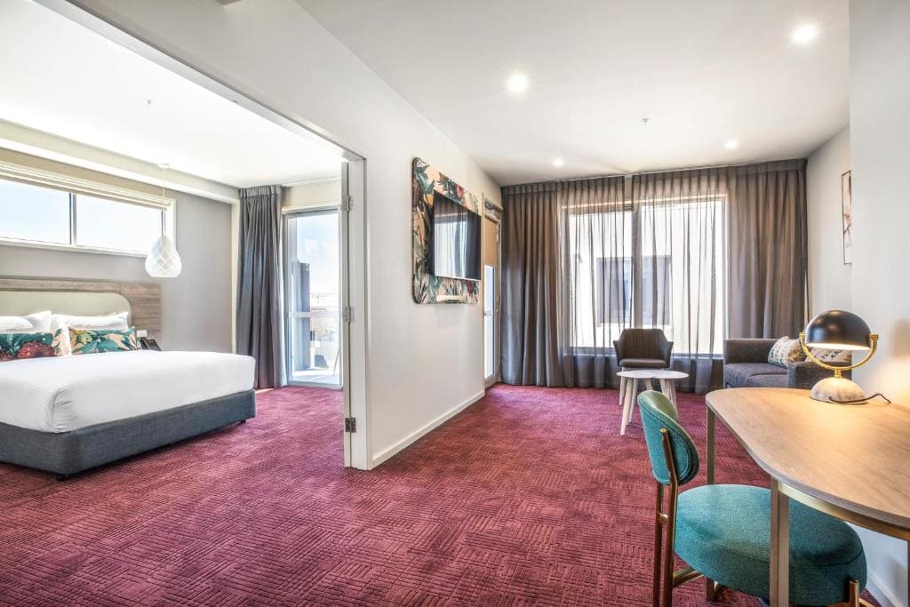 Queen Suite room - Image 2