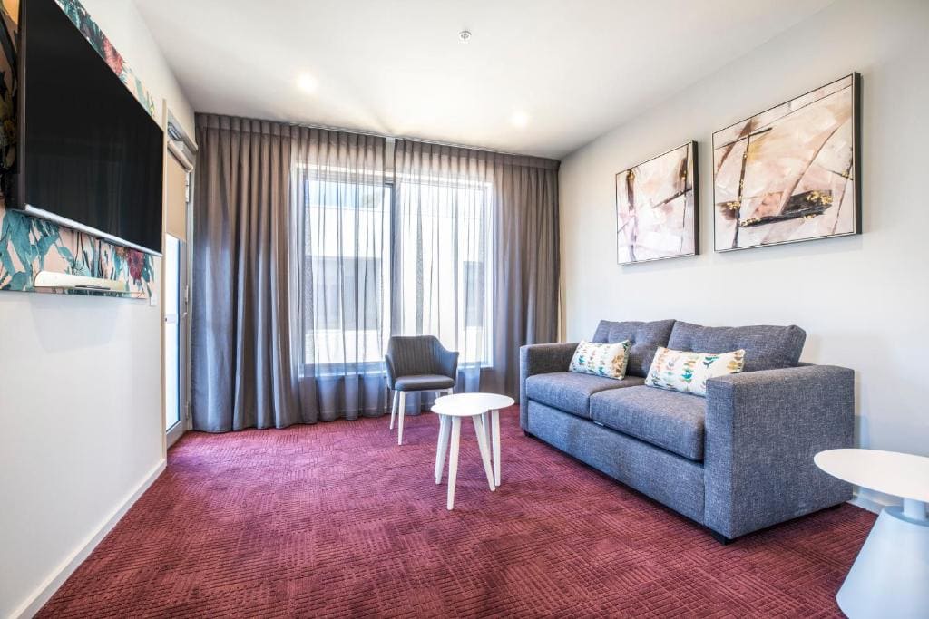 Queen Suite room - Image 3
