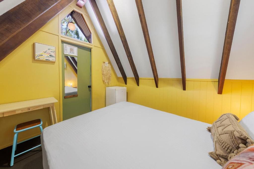 Compact Private Room, Shared Bathroom room - Image 2