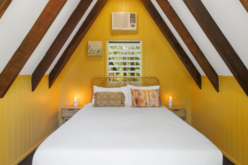 Compact Private Room, Shared Bathroom room - Image 3