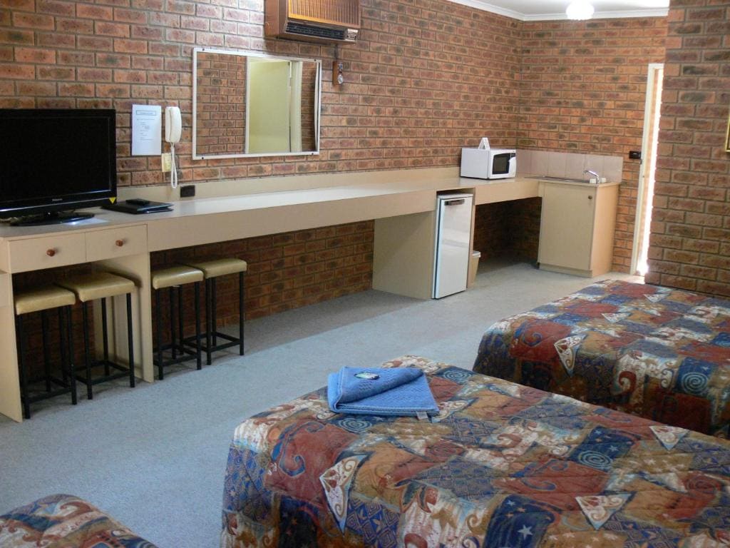 Family Room room - Image 3