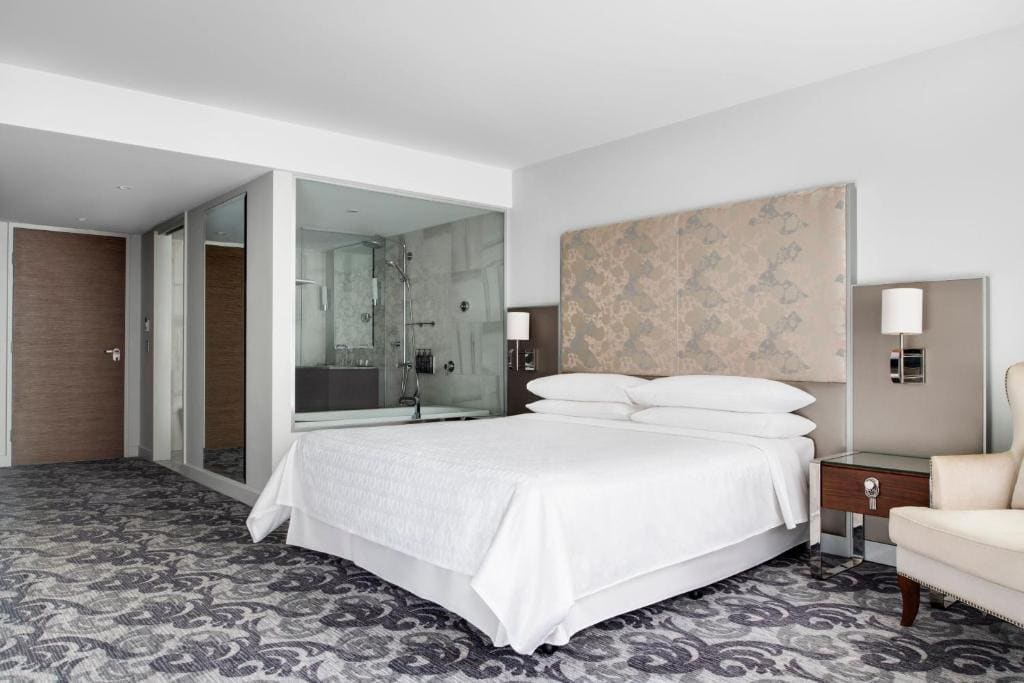 Superior King Room with City View room - Image 1