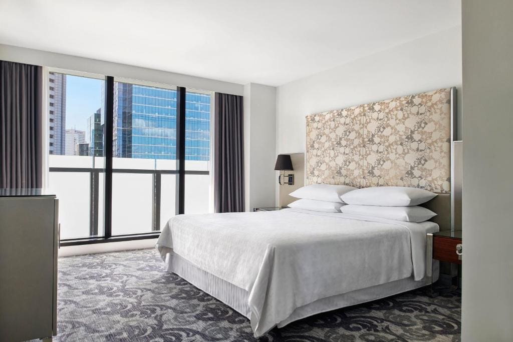 Superior King Room with City View room - Image 2