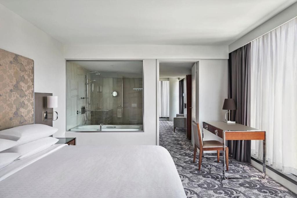 Executive One-Bedroom King Suite with Terrace and City View room - Image 3