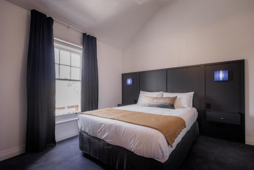 Superior Queen Room room - Image 3