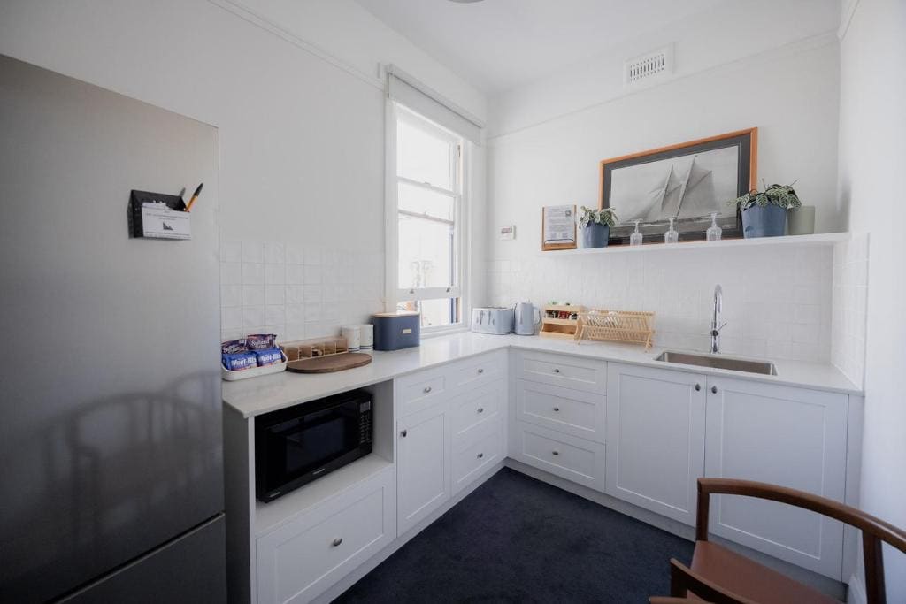 Standard Double Room with Shared Bathroom room - Image 2