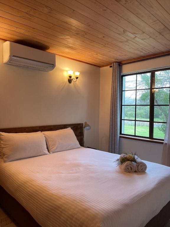 Queen Room with Kitchenette room - Image 2