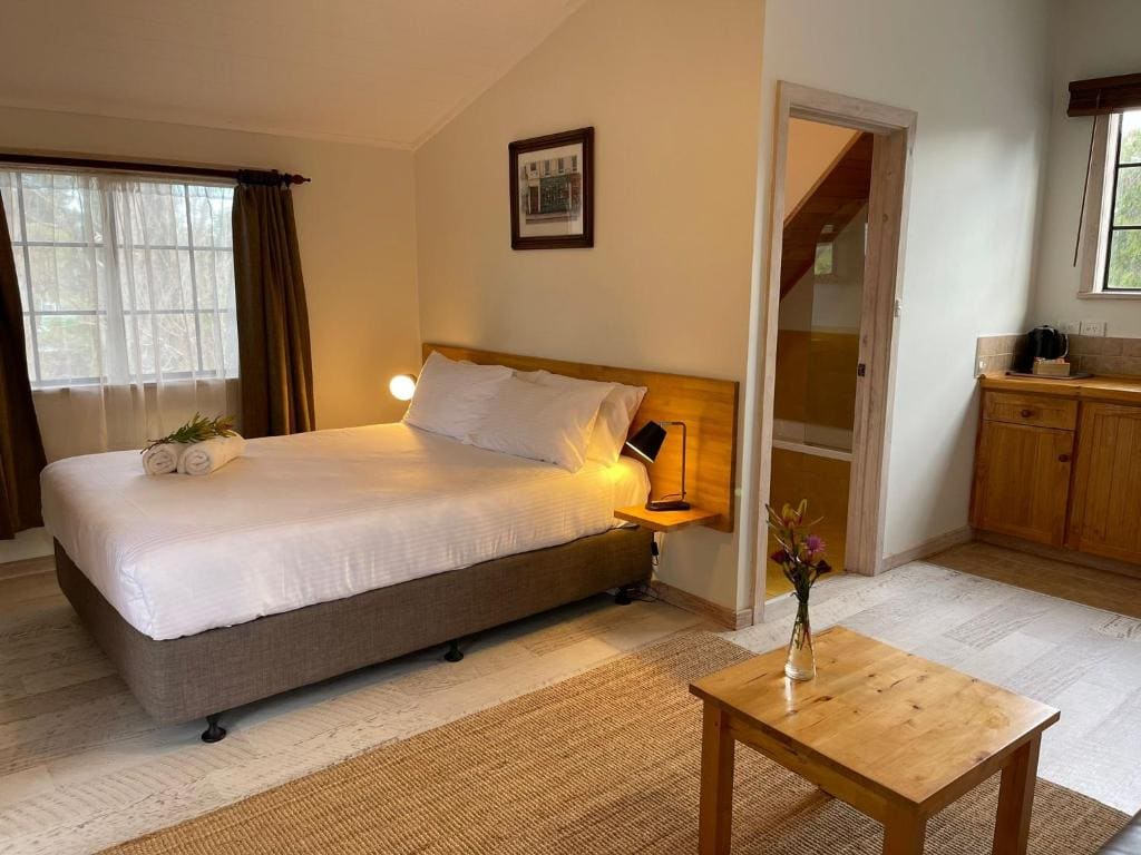 Queen Room with Kitchenette room - Image 1