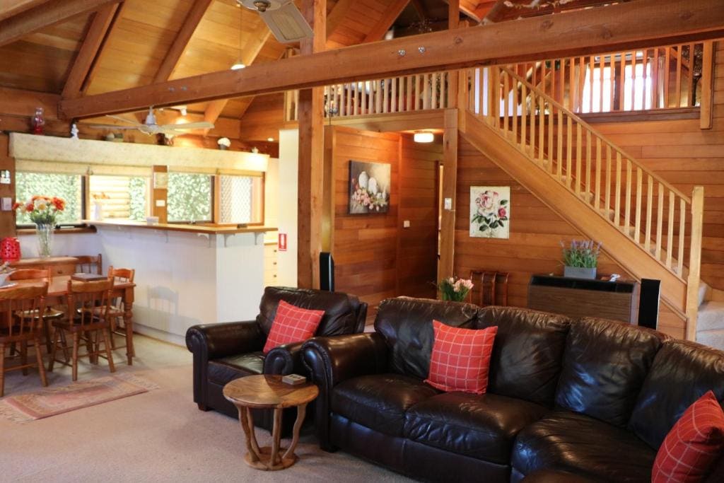 Apartment with Mountain View room - Image 2