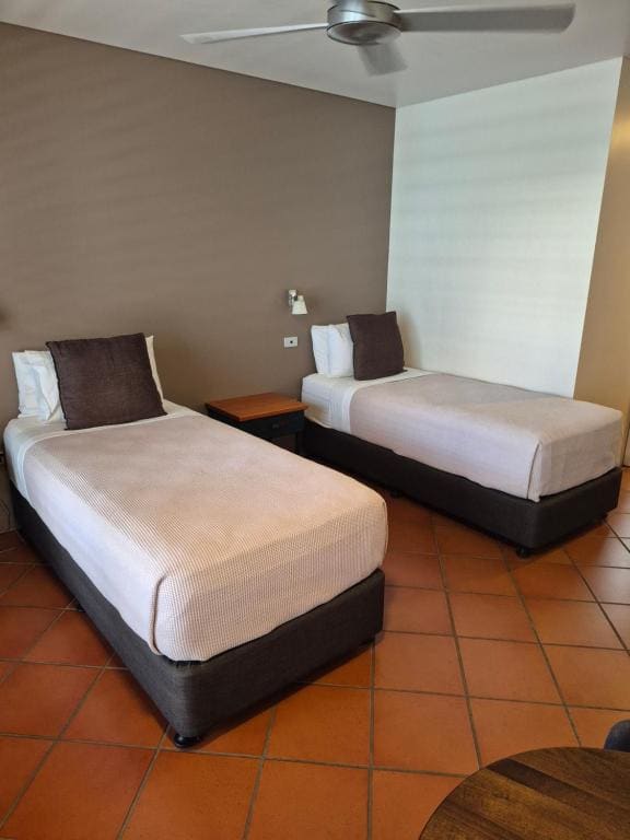 Standard Twin Room room - Image 2
