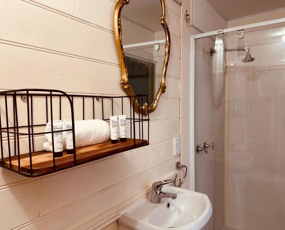 Superior Queen Room room - Image 2