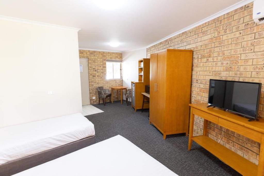 Standard Triple Room room - Image 3