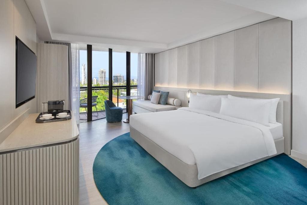 Double Room with Two Double Beds and Mountain View room - Image 3