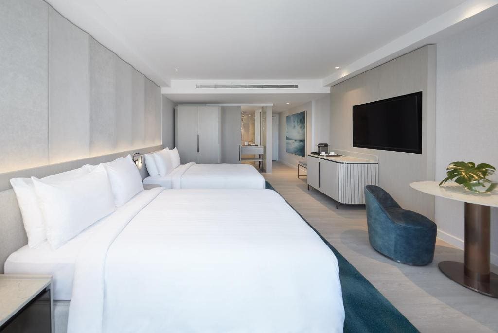 Double Room with Two Double Beds - Ocean View and Balcony room - Image 1