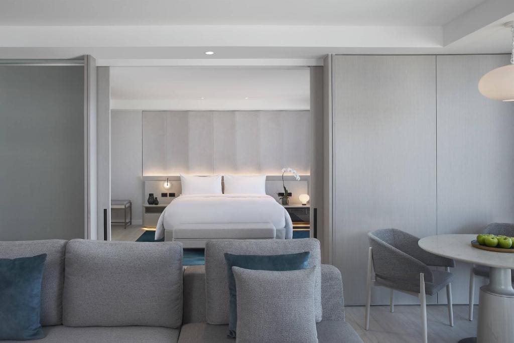 Corner Junior Suite with Ocean View and Balcony room - Image 3