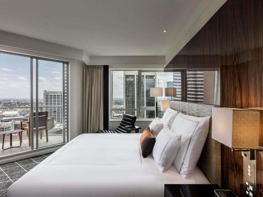 Signature Skyline Balcony Room - High Floor - Club Access room - Image 1