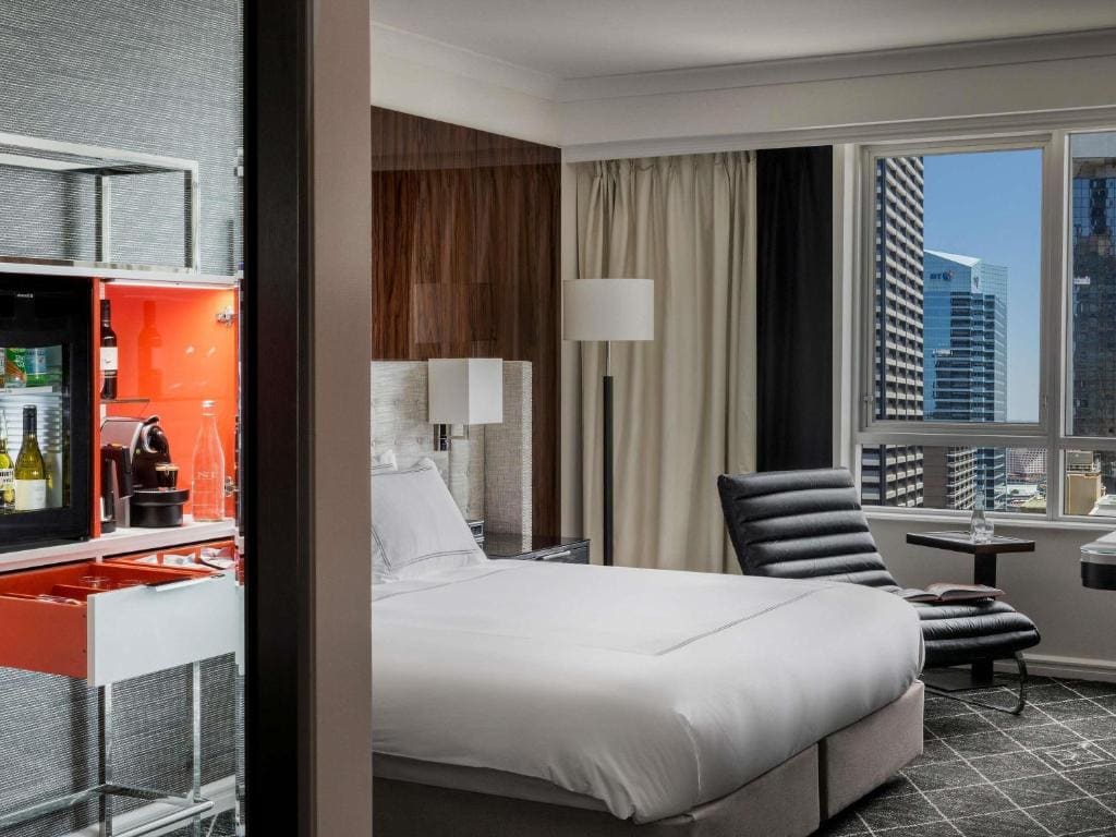 Swiss Executive King Room - High Floor - Club Access room - Image 2