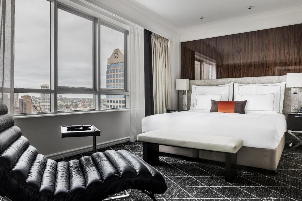 Executive King Suite with Sofa - Club Floor Access room - Image 1