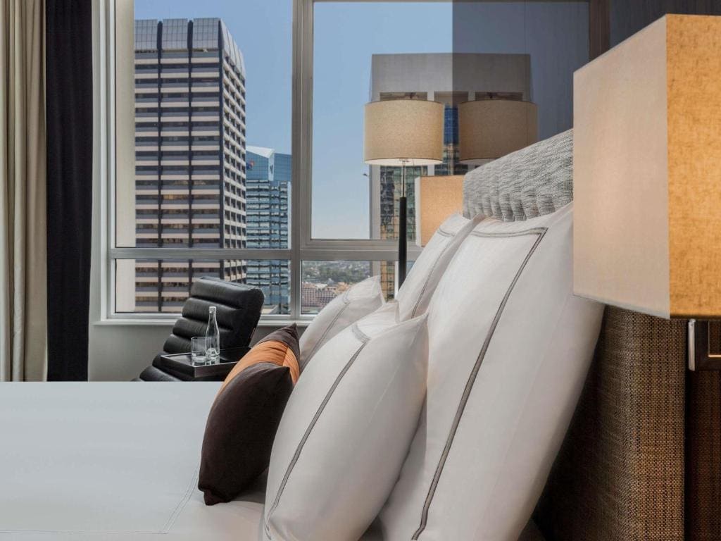 Signature Skyline Balcony Room - High Floor - Club Access room - Image 2