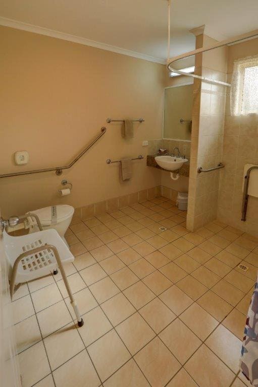 Queen Studio - Disability Access room - Image 2