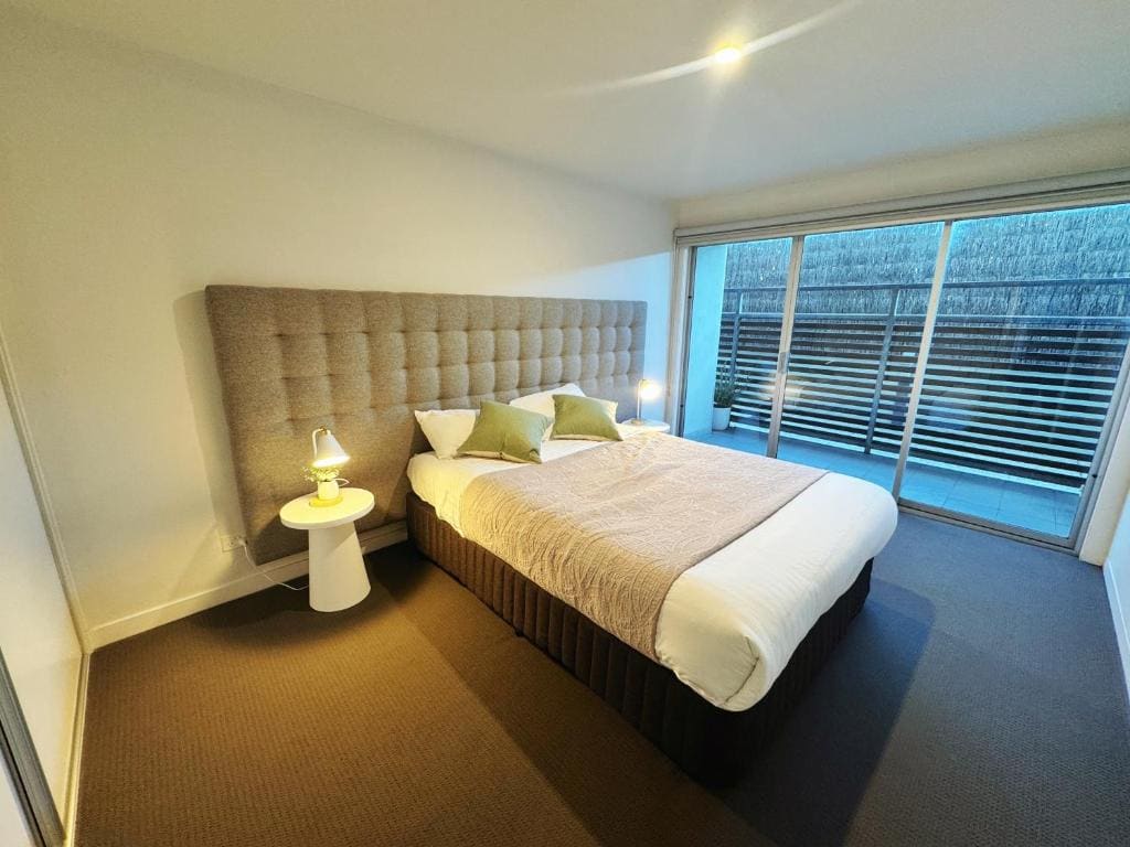 One-Bedroom Deluxe Apartment room - Image 3