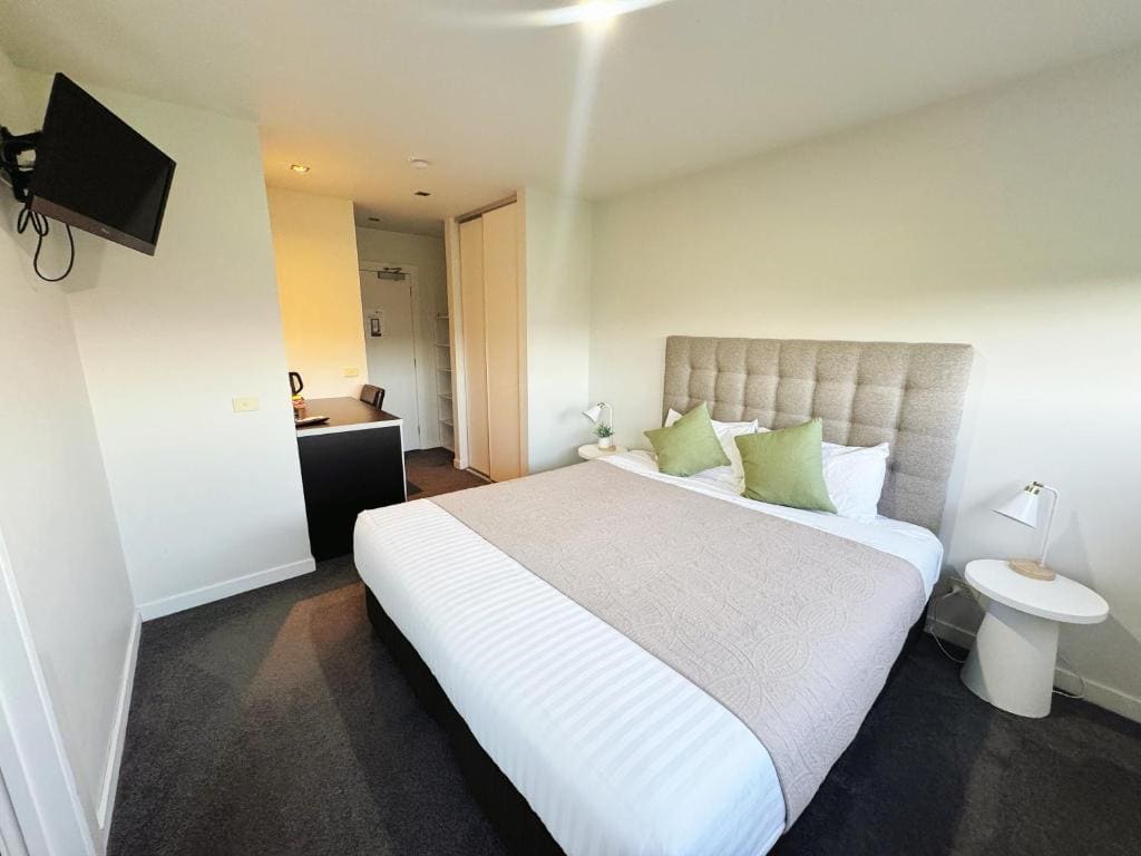 Two-Bedroom Deluxe Apartment room - Image 1