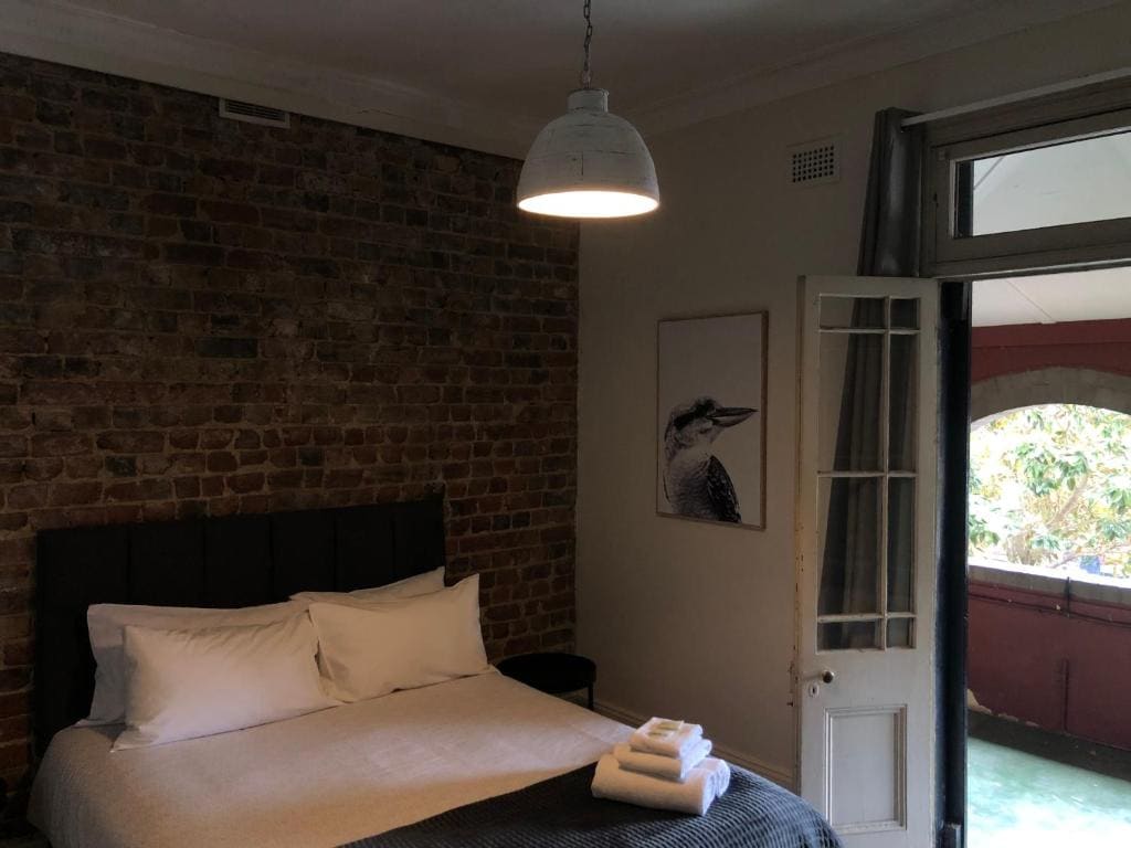 Basic Triple Room with Shared Bathroom room - Image 3