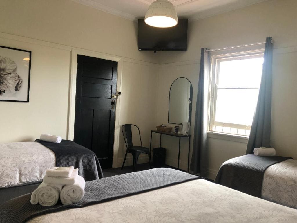 Quadruple Room with Shared Bathroom room - Image 3