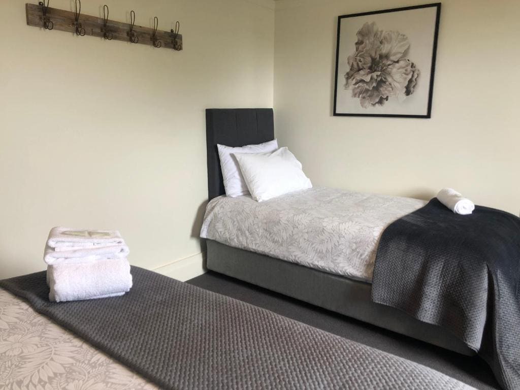Quadruple Room with Shared Bathroom room - Image 2