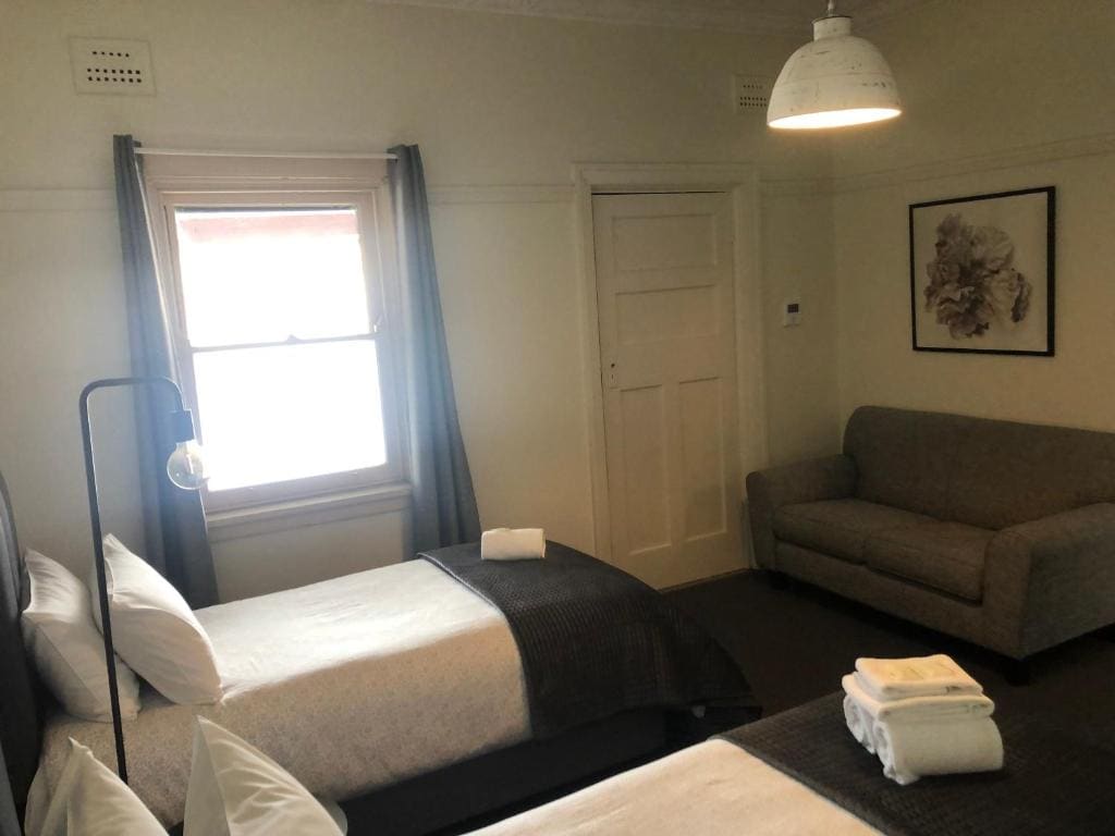 Triple Room with Shared Bathroom room - Image 2