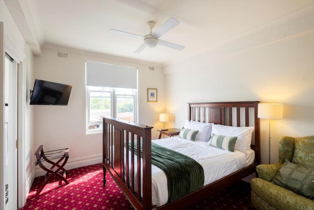 Deluxe Queen Suite room - Image 1