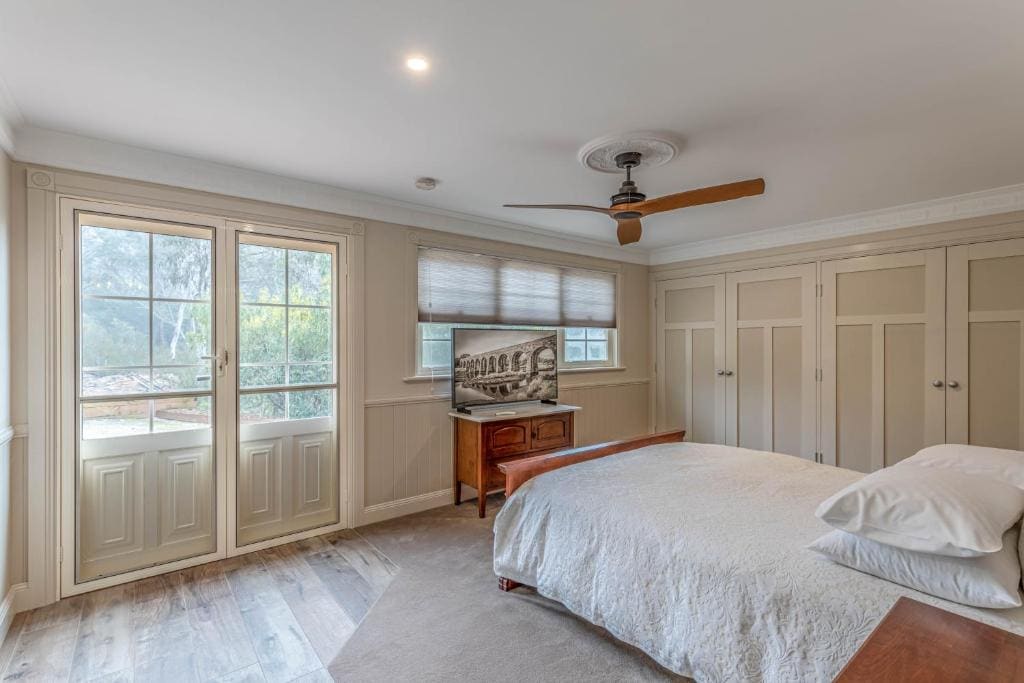Deluxe Queen Room room - Image 1