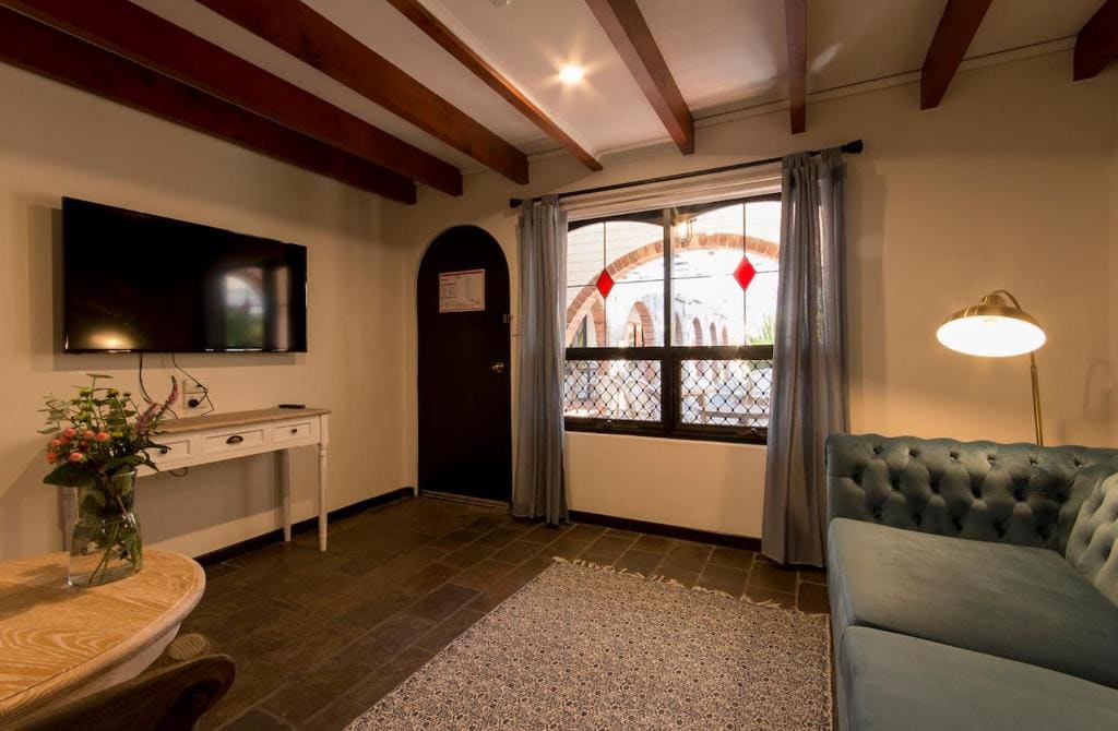 Single Level Queen with Spa room - Image 2