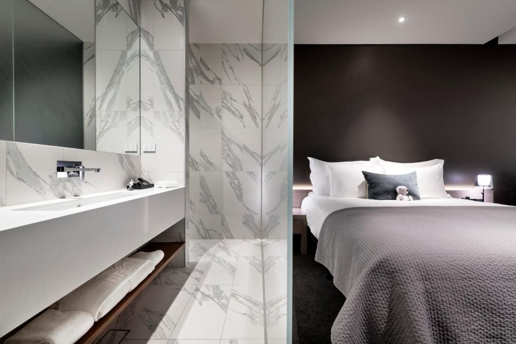 King Suite with Courtyard View room - Image 1