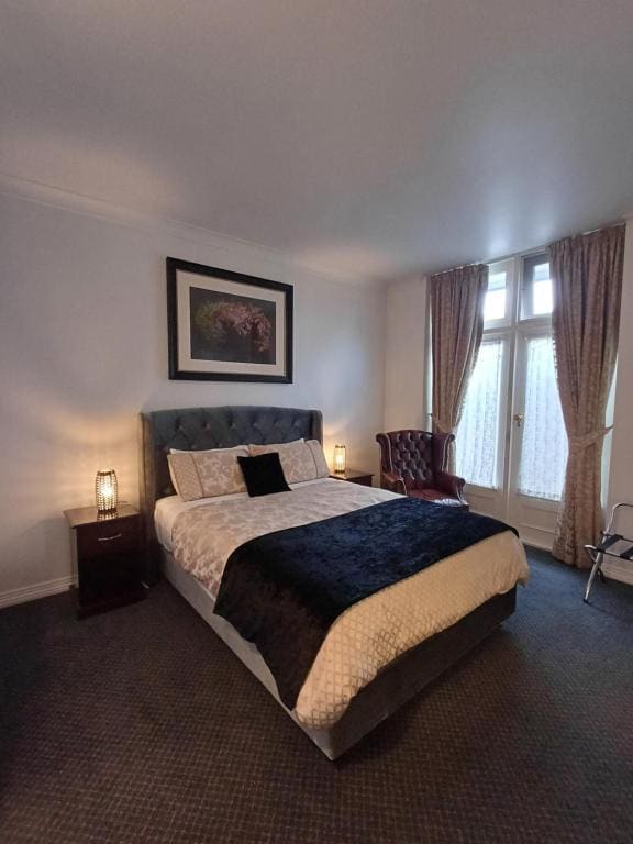 Deluxe Queen Room room - Image 1
