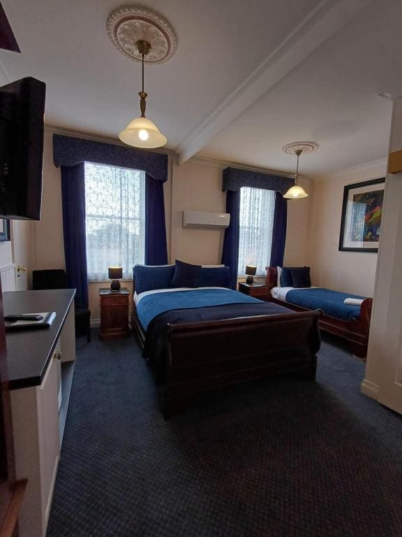 Premium Twin Room room - Image 2