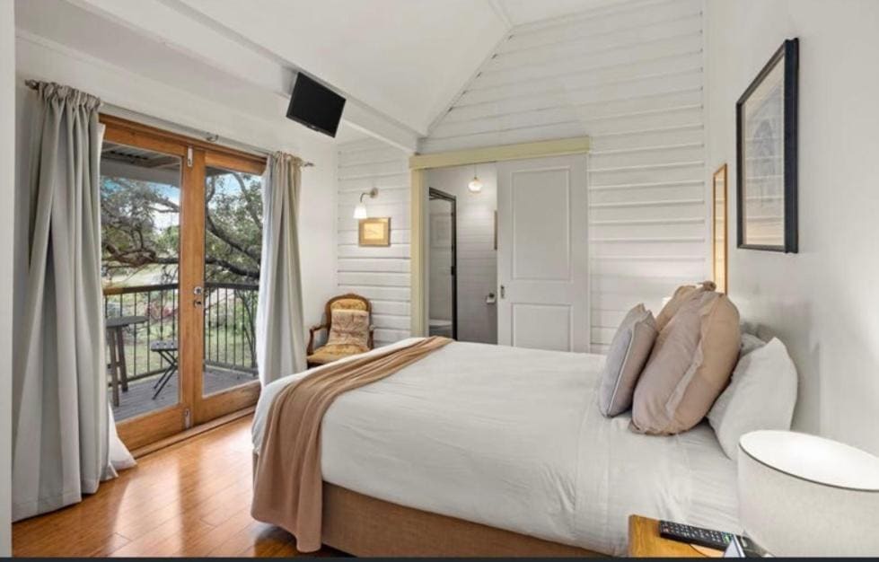 Deluxe Double Room with Balcony room - Image 2