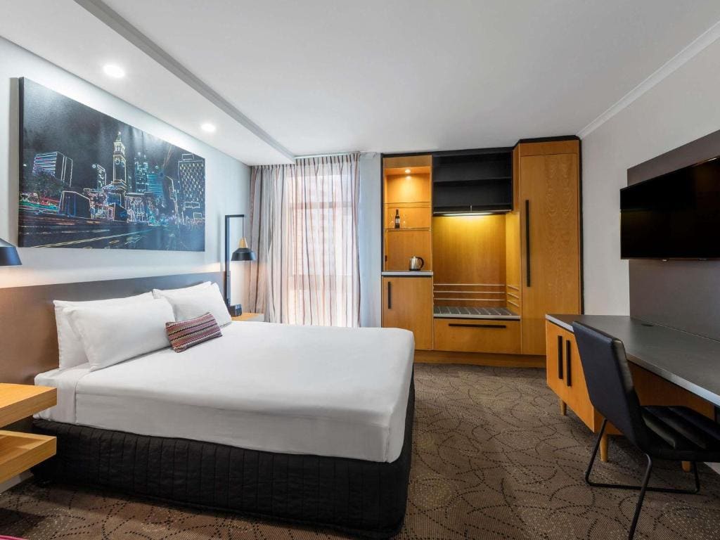 Superior Double Room with Two Double Beds room - Image 3