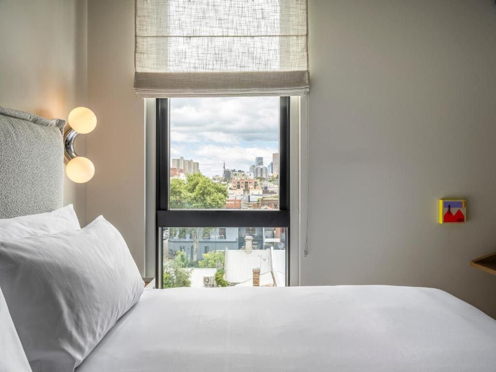 Deluxe King City View room - Image 1