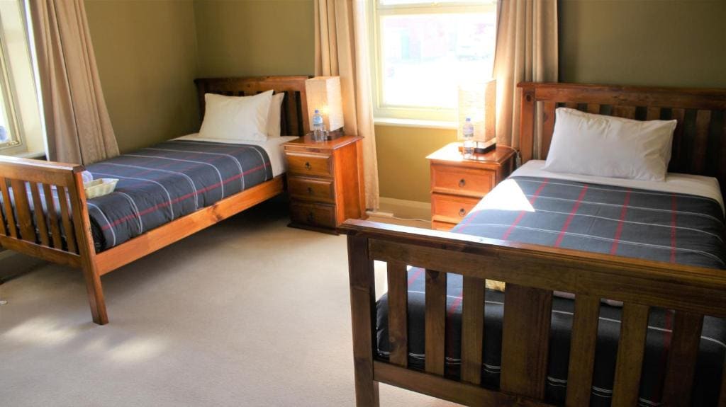 Twin Room with Shared Bathroom room - Image 2